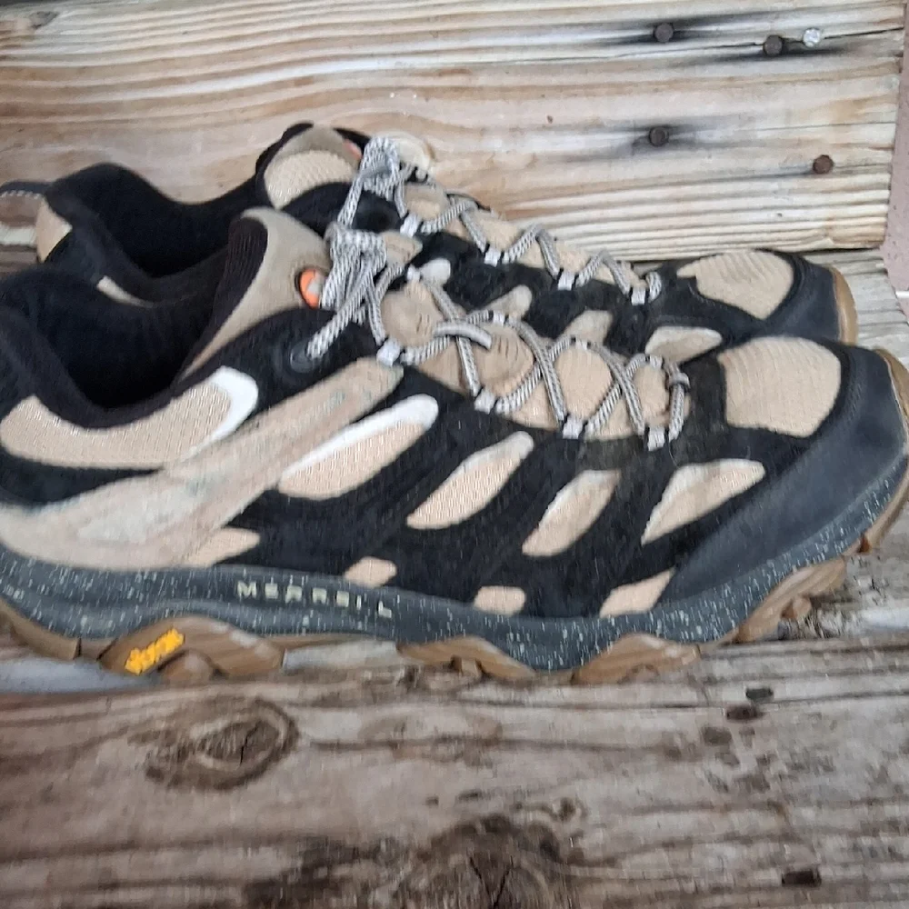 Merrell Men's Black and Tan Athletic Shoes - Picture 8 of 11